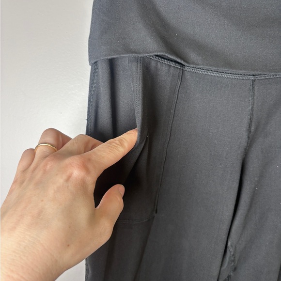 Offline by Aerie Black High Rise Bottom Flare Leggings Size M - Picture 3 of 4